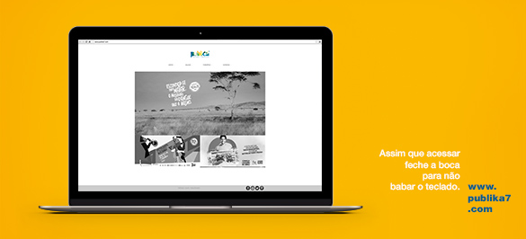 Foto de um leão escondido na savana - Campanha de combate da dengue